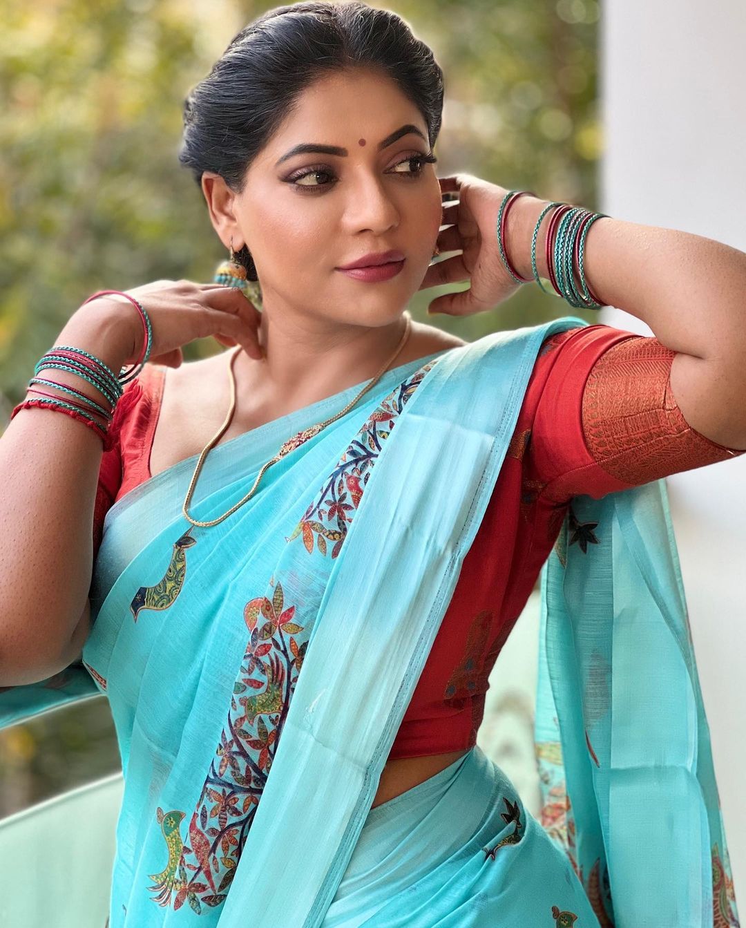 Reshma pasupuleti hot photos latest in saree goes viral