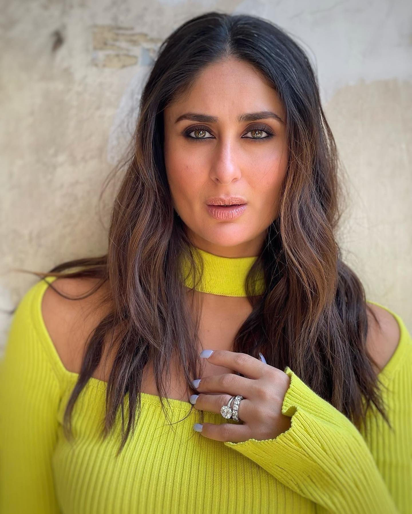 Kareena kapoor hot photos swirling in air glamour photoshoot