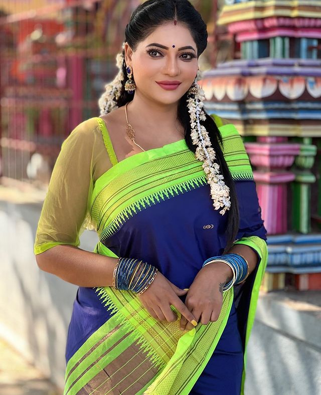 Reshma pasupuleti posing in traditional saree netted blouse photos viral