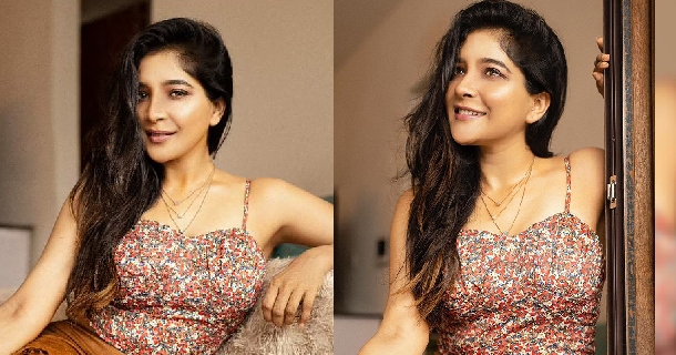 sakshi agarwal hot photos in glamour blouse 