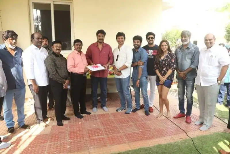 Sundar c's upcoming film with jai, jeeva and dd photos are revealed