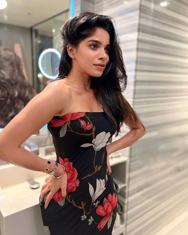 Divyabharathi hot latest bathroom photoshoot pics viral on social media