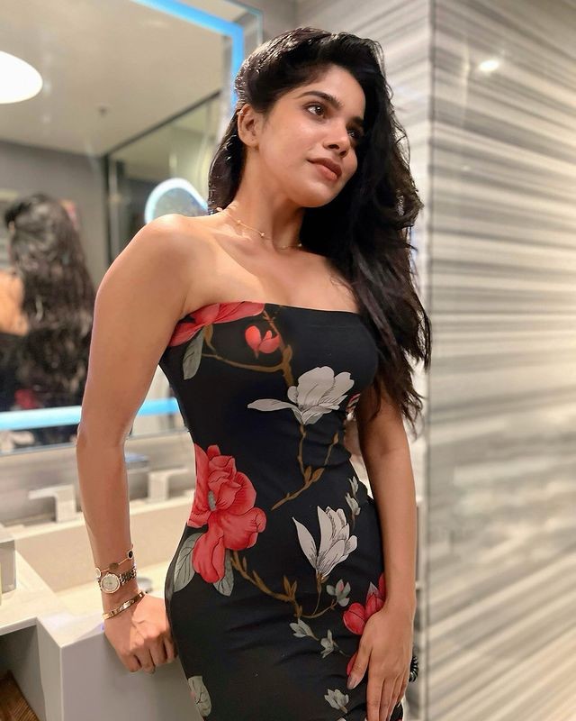 Divyabharathi hot latest bathroom photoshoot pics viral on social media