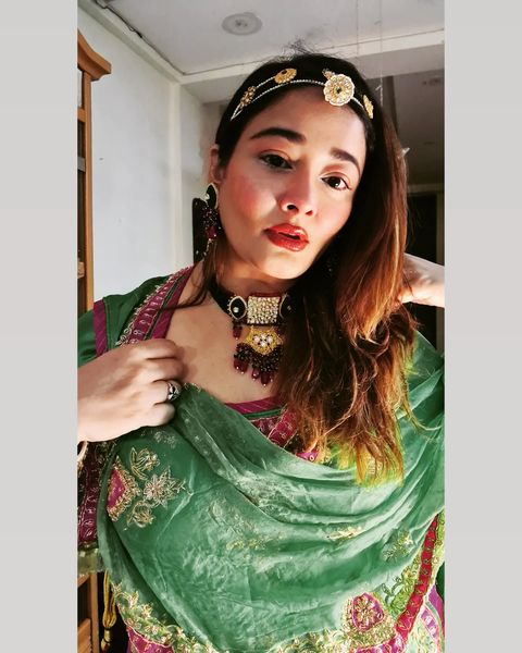 Kiran rathod latest photos in grand gujarati dress getting viral