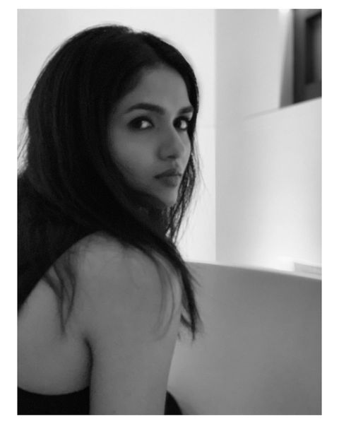 Sunaina latest hot photos and videos viral on social media