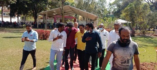 Vijay pays his tribute to kannada actor puneeth rajkumar