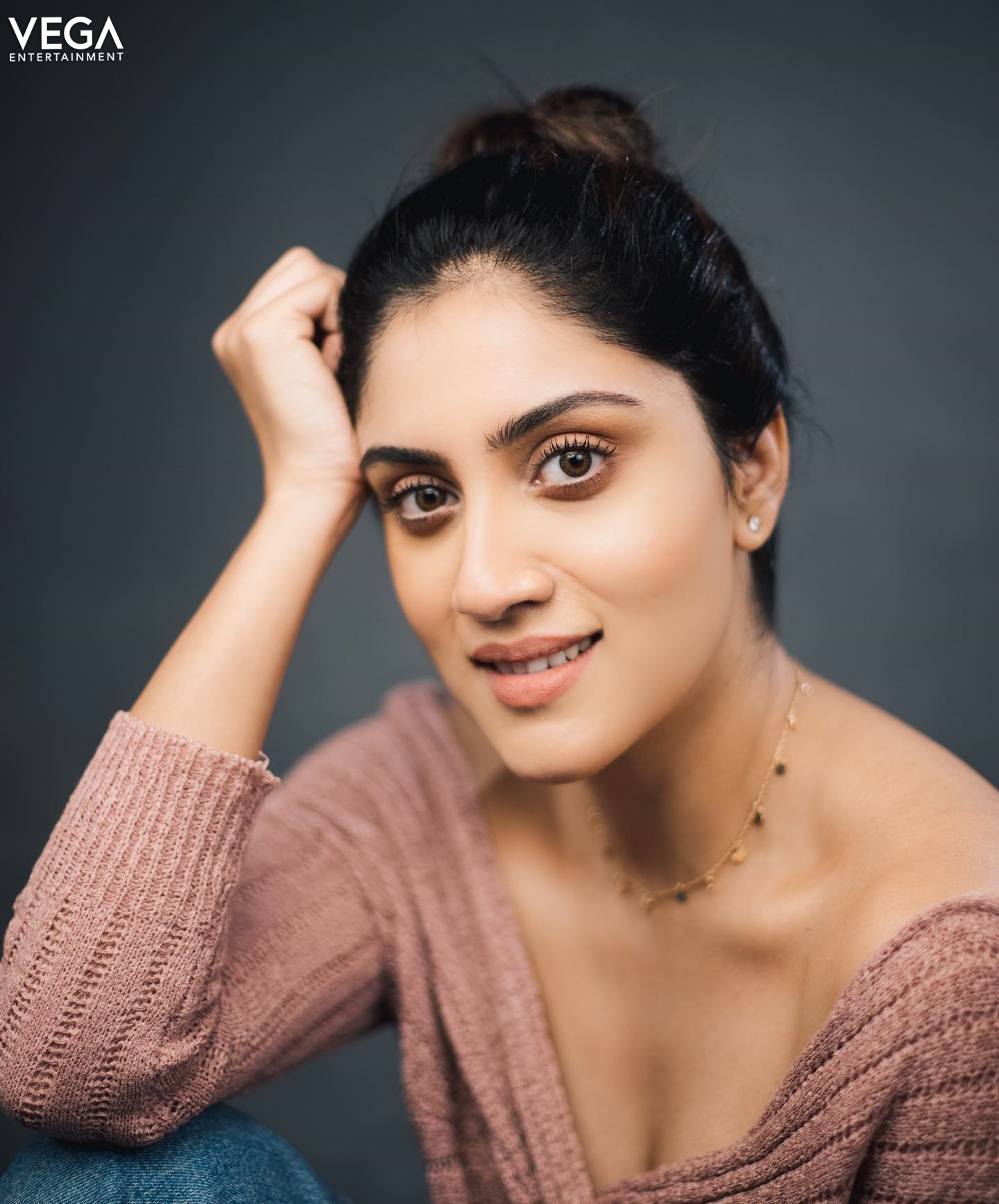 Dhanya balakrishna showing v shape deep neck open photos