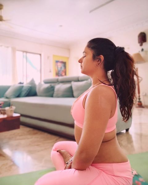 Poonam bajwa performing yoga poses in hot pink inner and tight pant