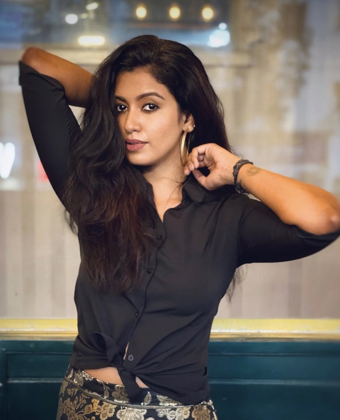 Roshini haripriyan in black shirt showing short hip gap photos