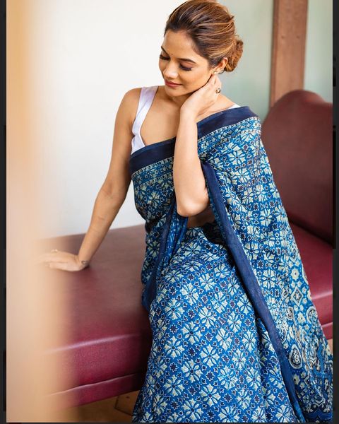 Aiswarya dutta latest photoshoot in cotton blue color saree viral on net