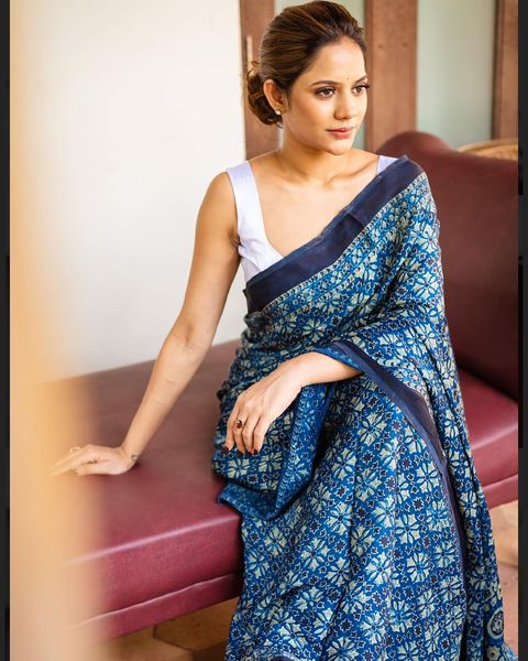 Aiswarya dutta latest photoshoot in cotton blue color saree viral on net