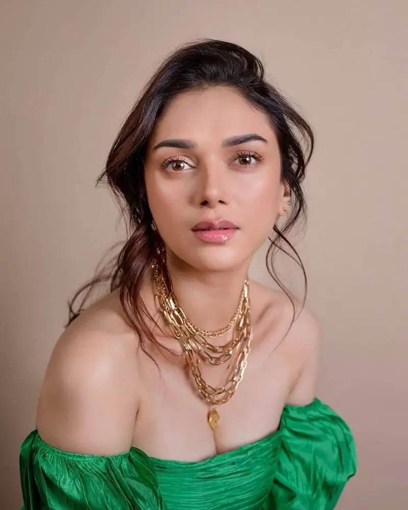 Aditi rao hydari latest hot photos without sleeve showing glamour