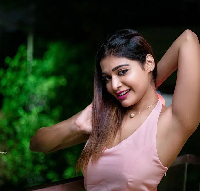 Dharsha gupta trending hot reel video and glamour photoshoot in handsup pose