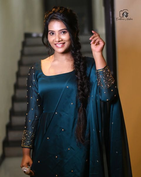 Divya duraisamy latest photos in grand hot chudithar