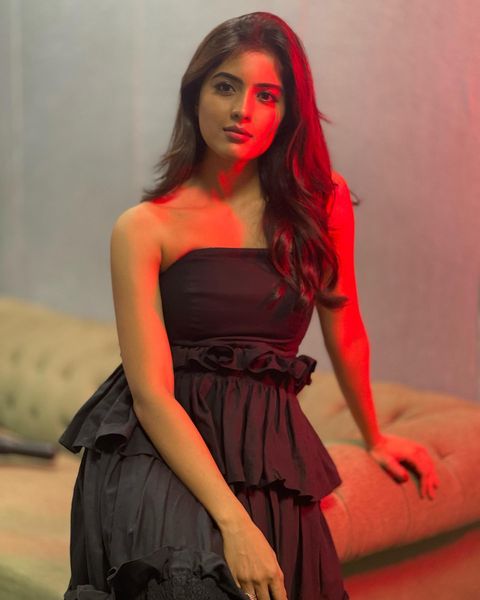 Amritha aiyer latest hot photos in black gown photos getting viral