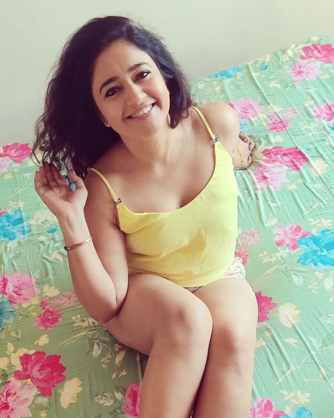 Poonam bajwa posing in inners lying on bed photos getting viral