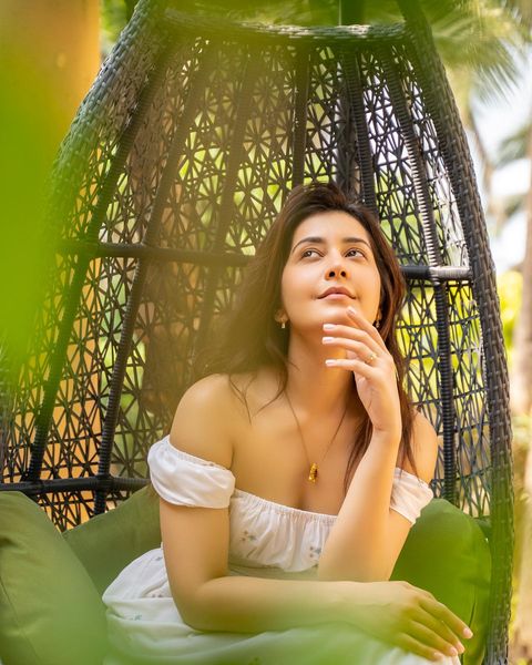 Rashi khanna half sleeve dress getting likes and shares