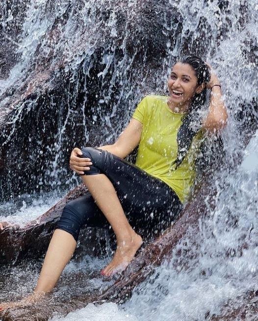 Priya bhavani shankar latest hot photos enjoying in waterfalls