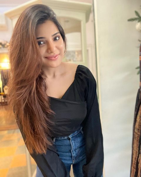 Athmika latest modern and traditional photoshoot pics on instagram