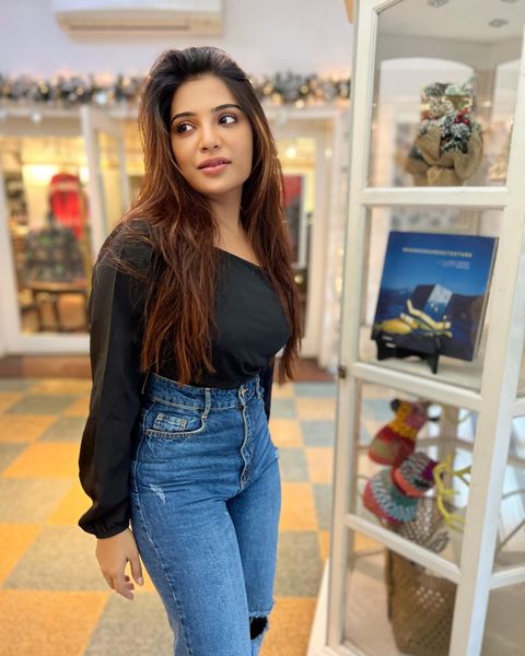 Athmika latest modern and traditional photoshoot pics on instagram