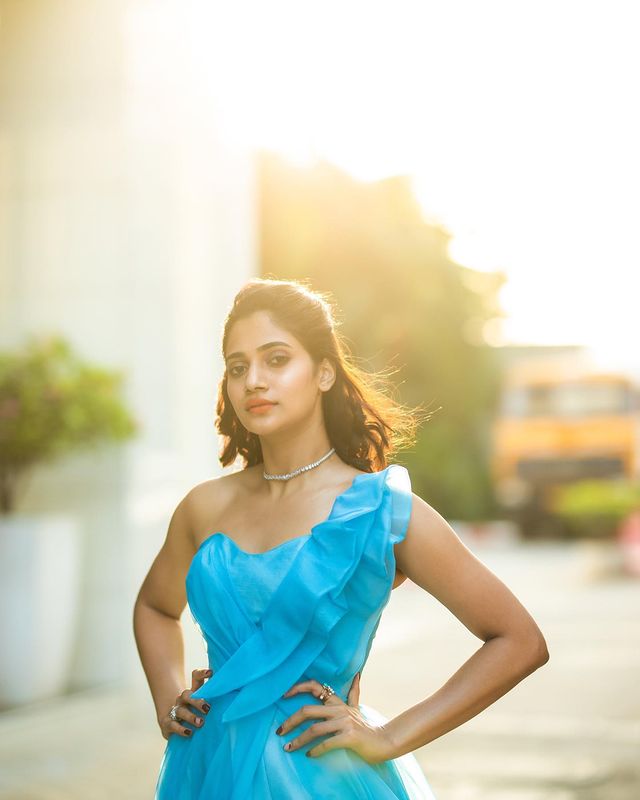 Losliya mariyanesan latest reels video getting viral on insta