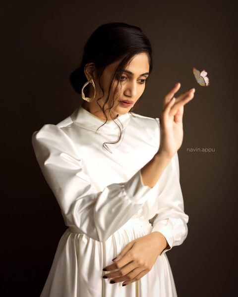 Losliya mariyanesan latest reels video getting viral on insta