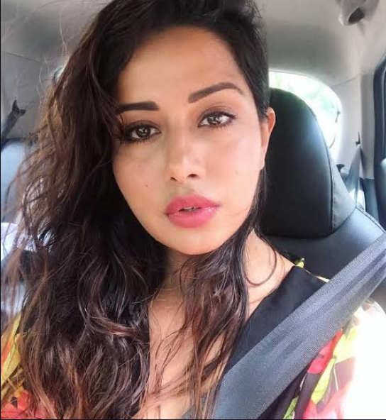 Raiza wilson reels video for mayakuriye song viral video