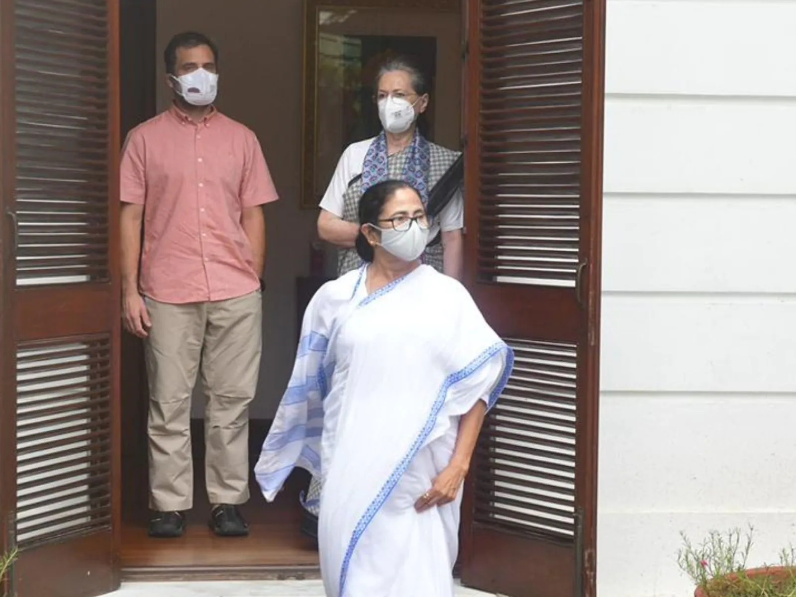 Mamta banerjee posts about union with congress creating sensation