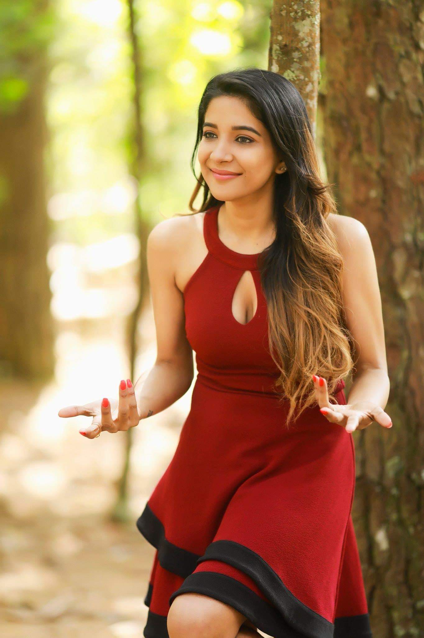 Sakshi agarwal hot photos latest in red colour saree gallery