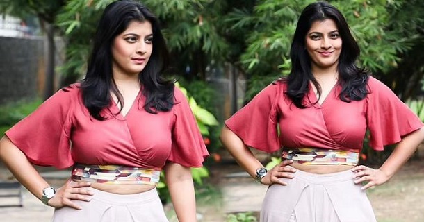 Varalaxmi sarathkumar hot video in bikini posted on instagram