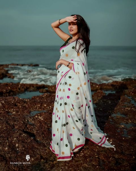 Anikha latest hot photos in saree along seaside