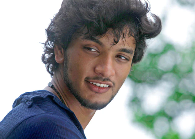 vignesh shivan and nayanthara wishes gautham karthik and manji mohan on their wedding with flowers and cake