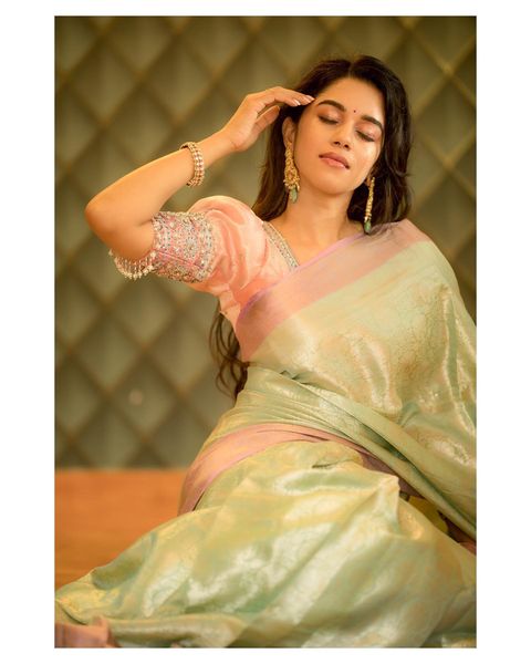 Mirnalini ravi hot photoshoot in light colour saree getting viral