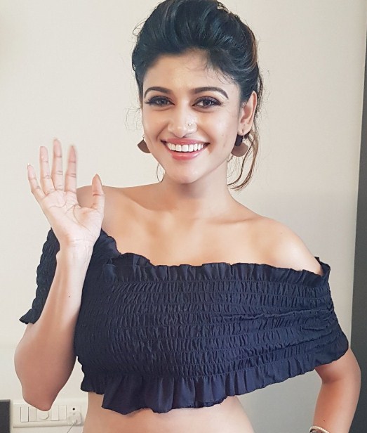 Oviya playing in beach waves photos getting viral