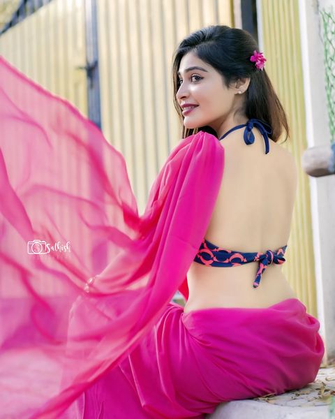 Dharsha gupta posing in hot glamour pose getting trending