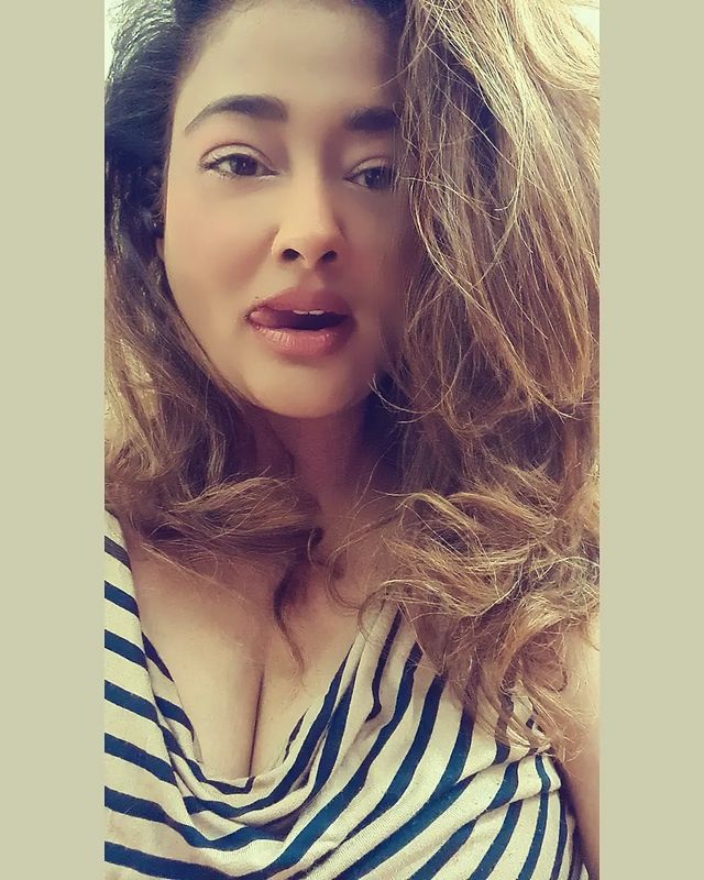 Kiran rathod latest hot viral video posted on instagram