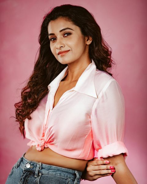 Priya bhavani shankar posing in rose colour velvet shirt hip show getting viral