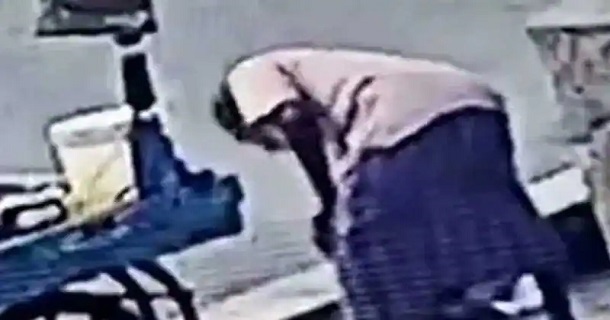 Soup shop man reuses the used mutton bone in chennai viral video