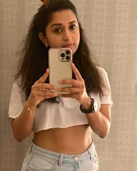 Meera jasmine latest post with spray bottle getting trend on social media