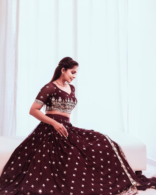 Samyuktha shan latest hot photos getting viral on internet