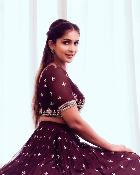 Samyuktha shan latest hot photos getting viral on internet