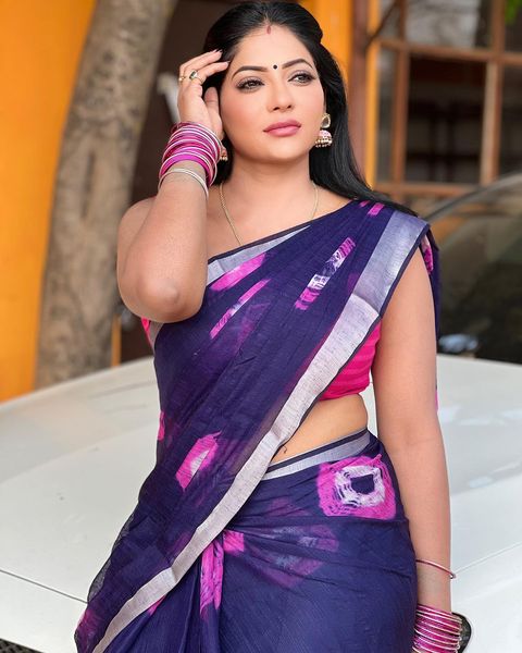 Reshma pasupuleti posing in sunlight photos getting viral