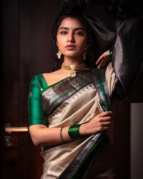 Anupama parameswaran latest saree photos trending