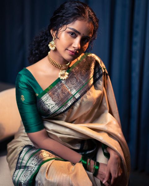 Anupama parameswaran latest saree photos trending