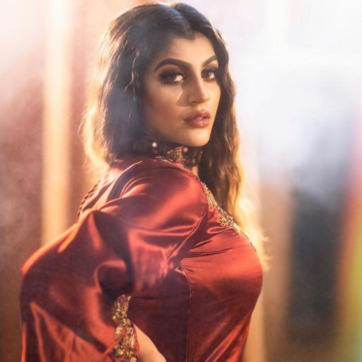 Yashika anandh hot latest photos in traditional half Saree