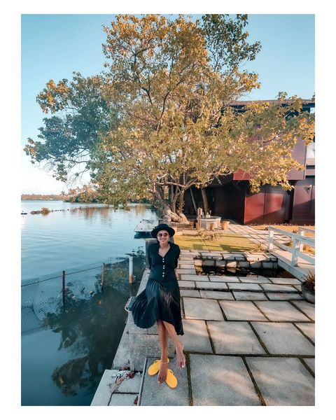 Amala paul latest lying pose creating hot photoshoot