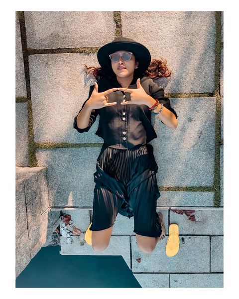 Amala paul latest lying pose creating hot photoshoot