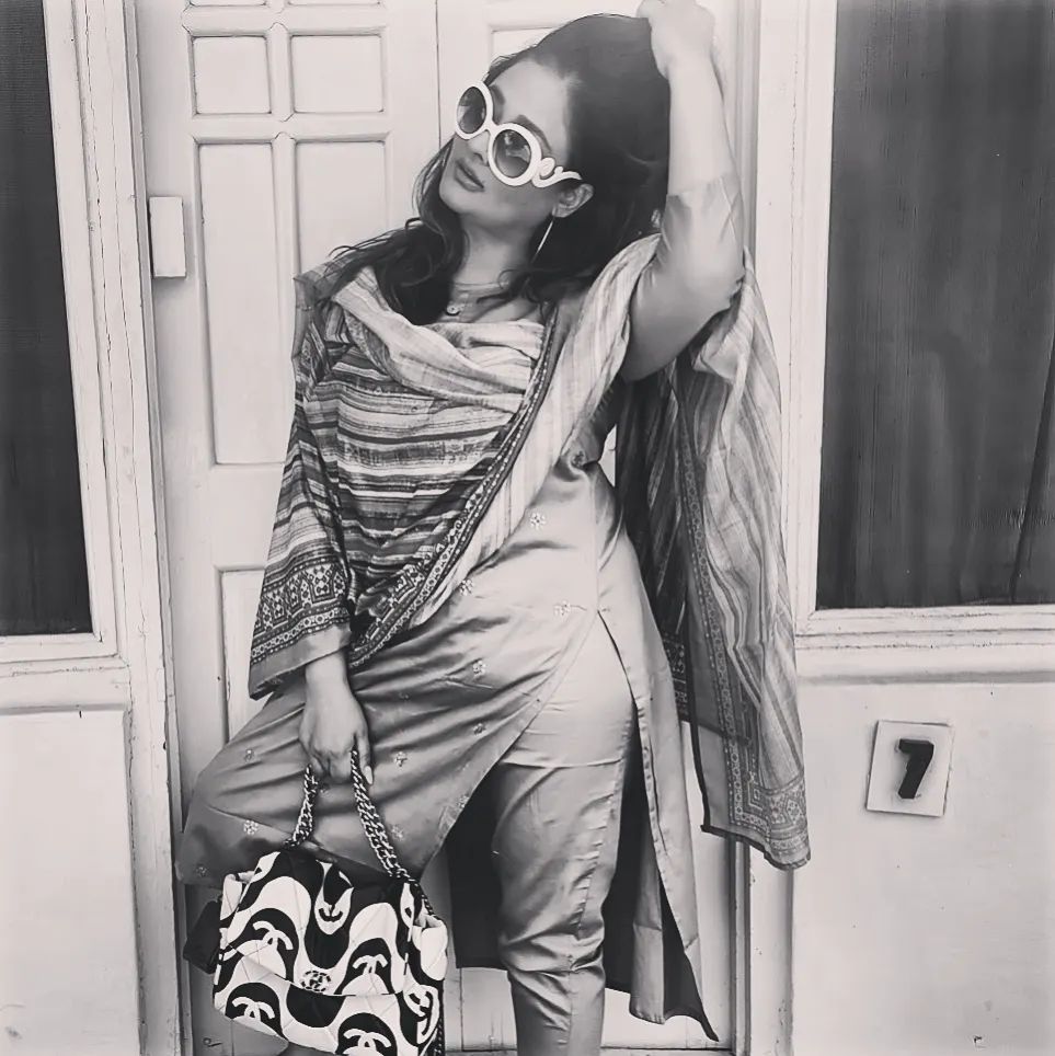 Kiran rathod posing in full chudithar dress