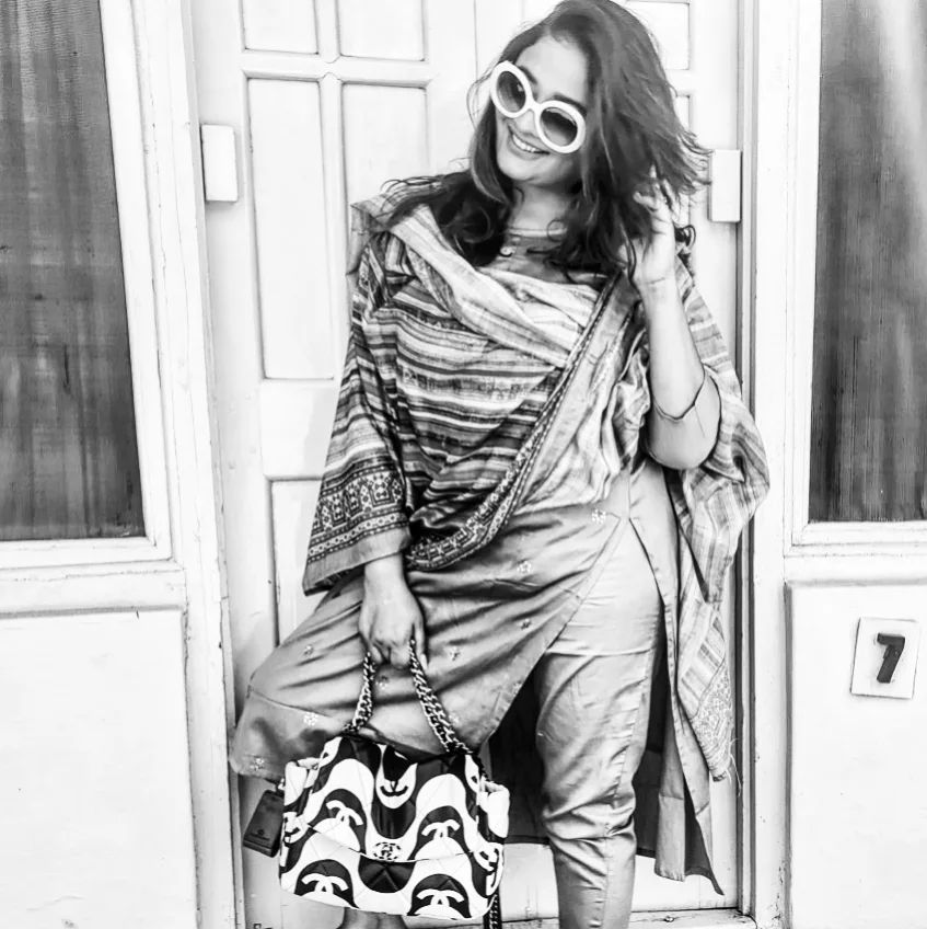 Kiran rathod posing in full chudithar dress