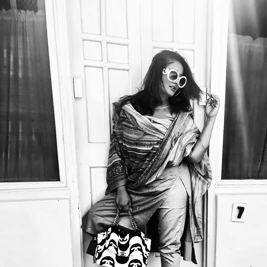 Kiran rathod posing in full chudithar dress